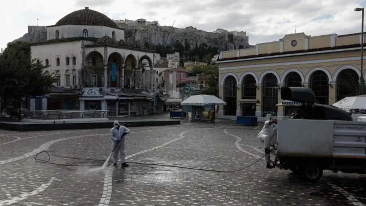Κορωνοϊός: Η μετάλλαξη Όμικρον φέρνει νέα μέτρα - Ποιους αφορούν