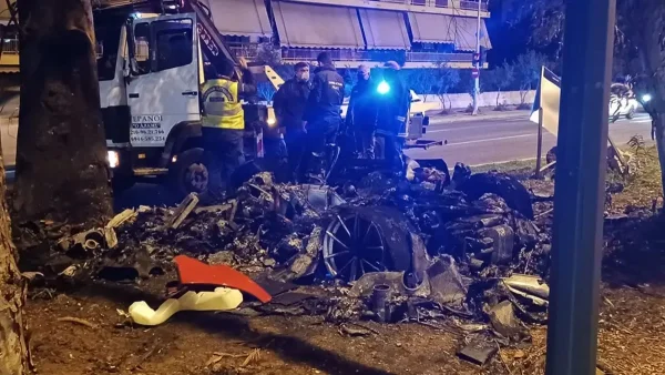 Φοβερό τροχαίο με Ferrari στη Βούλα - Νεκρός ο οδηγός