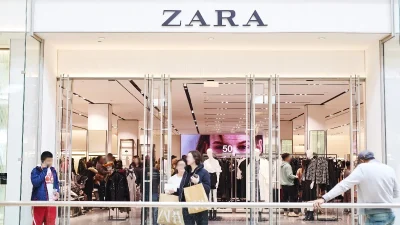 Ξεπουλάει λόγω Αγίου Βαλεντίνου: Το κόκκινο φόρεμα της νέας συλλογής Zara που έχει εξαφανιστεί απ' τα ράφια
