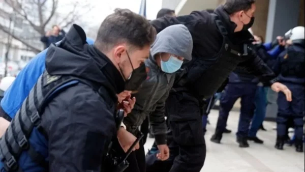 Δολοφονία 19χρονου Θεσσαλονίκη: «Έκανα μαλ@@ία... Ξέχασα εκεί το δρεπάνι» - Ο 23χρονος "καρφώνει" τον 21χρονο