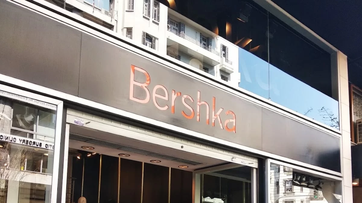 76% έκπτωση στο πιο περιζήτητο παντελόνι των Bershka - Βγαίνει σε 4 χρώματα
