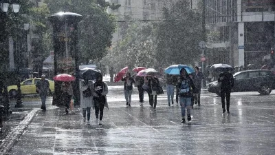 Καιρός 27/2: Έντονα φαινόμενα σε πολλές περιοχές - Καταιγίδες και χιόνια σήμερα