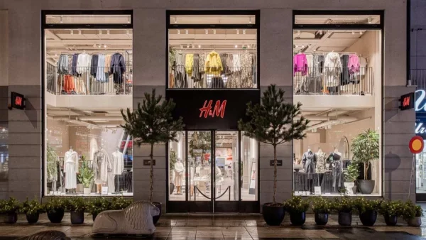 Θα δείχνεις σαν αγγελάκι της Victoria's Secret με αυτό το εσώρουχο από τα H&M - Ότι πρέπει για τον Άγιο Βαλεντίνο