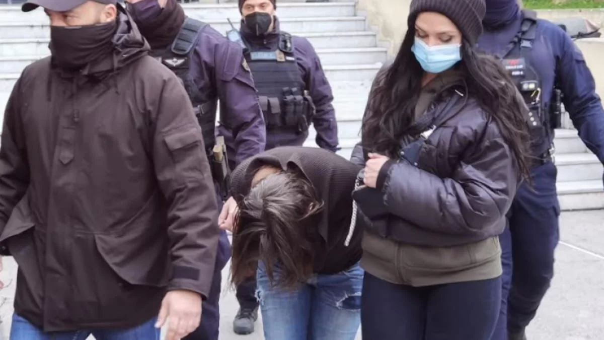 Τραγωδία Κυψέλη: Στην ανακρίτρια οδηγήθηκαν ο δολοφόνος και η σύντροφος του 7χρονου