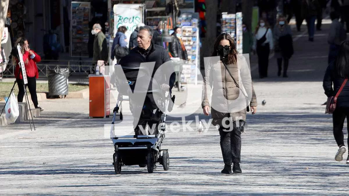 Όλγα Κεφαλλογιάννη - Μίνως Μάτσας: Αποκλειστικές φωτογραφίες από την βόλτα  με τα δίδυμα παιδάκια τους