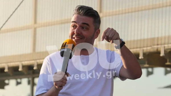 Η άγνωστη κούκλα σύντροφος του Πέτρου Πολυχρονίδη  -  Καστανή και με γλυκό χαμόγελο