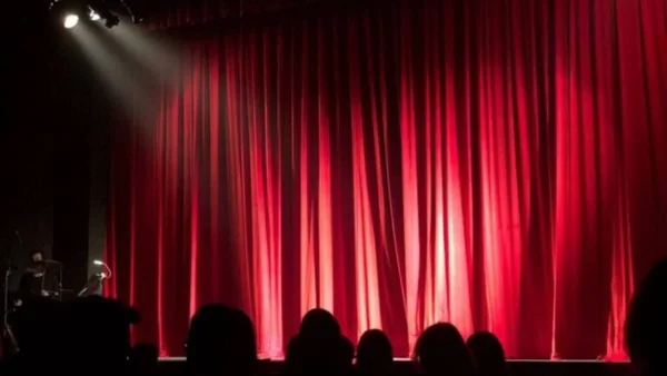 Ποινική δίωξη για βιασμό κατά συρροή και σε πέμπτο ηθοποιό