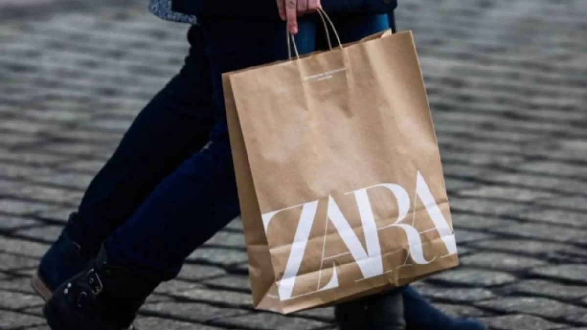 Σε έκπτωση στα Zara το τζιν που φοράνε όλες οι γυναίκες - Κοστίζει 12,99 ευρώ