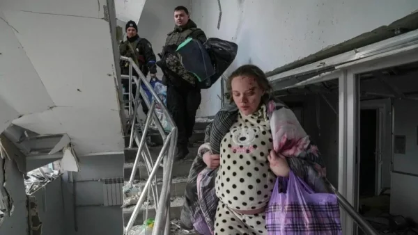Πόλεμος στην Ουκρανία: Γυναίκα γέννησε σε βομβαρδισμένο μαιευτήριο
