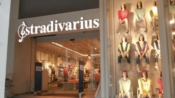 Ιδανικό για την άνοιξη αυτό το πράσινο φόρεμα από τα Stradivarius - Είναι από την νέα συλλογή