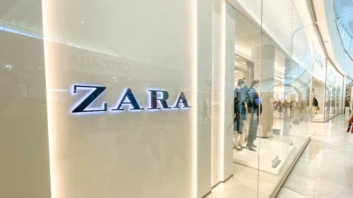 Κοστίζει 17,95 ευρώ και άνετα φοριέται σε γάμο - Πανζουρλισμος με το κόκκινο φόρεμα των Zara