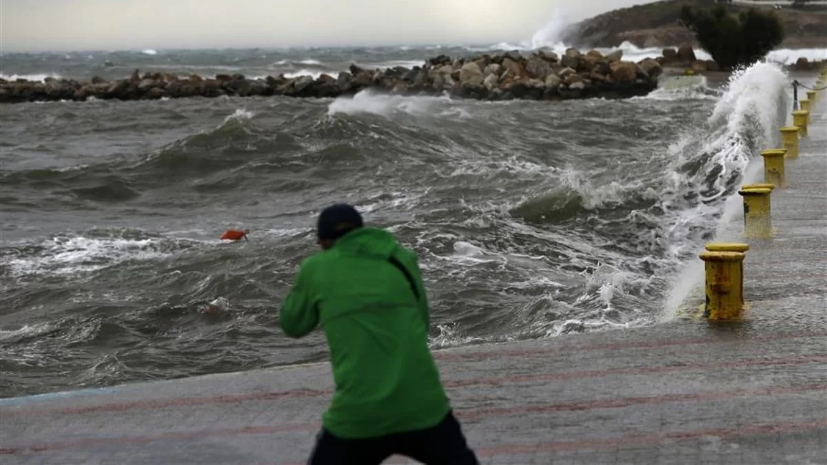 Καιρός: Πολλά τα μποφόρ σήμερα 11/4 - Που θα βρέξει