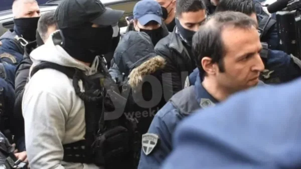 Πάτρα: «Δε ξέρω πόσο θα αντέξω» - Τι δήλωσε η Ρούλα 10 λεπτά πριν τη μεταγωγή της στις φυλακές Κορυδαλλού