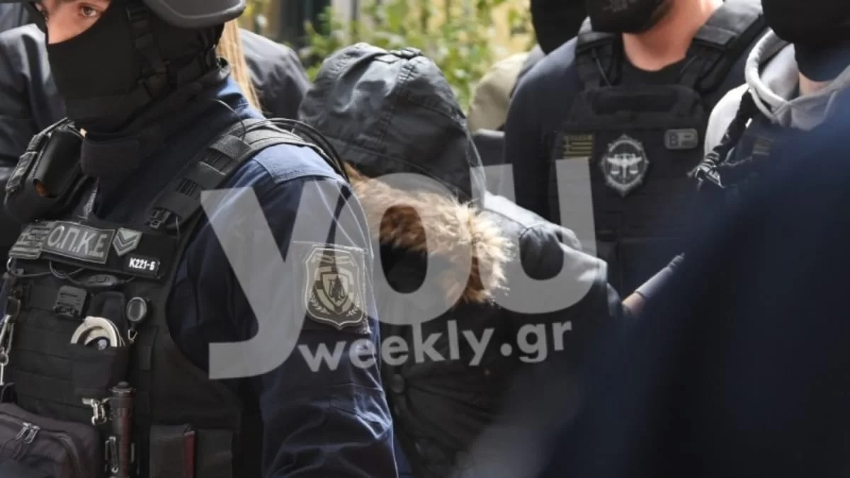 Πάτρα: Στο τάφο των 3 κοριτσιών αφήνουν παιχνίδια και σημειώματα αλληλεγγύης