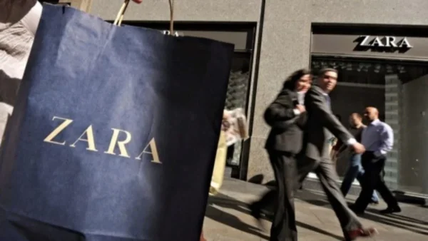 Στα Zara τα φλατ πέδιλα που θέλουν όλες οι γυναίκες - Κοστίζουν μόνο 23 ευρώ