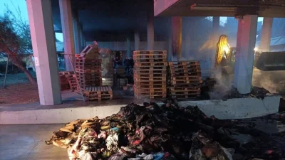 Μεγάλη φωτιά στο ΣΕΦ - Κάηκαν κούτες που είχαν συγκεντρωθεί για την Ουκρανία