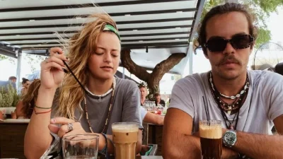 Άγγελος Λάτσιος και Γαία Μερκούρη πόζαραν αγκαλιασμένοι σε κοσμικό πάρτι - Στο πλευρό τους ήταν και...