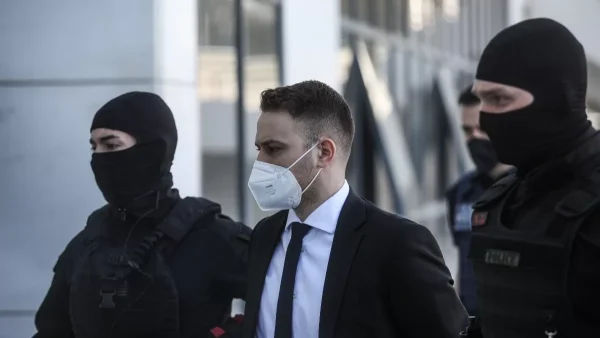 Στο δικαστήριο ο Μπάμπης Αναγνωστόπουλος: Έφτασε η ώρα της απολογίας