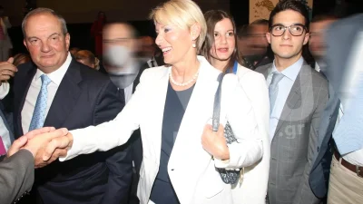 Άστραψαν τα φλας των φωτογράφων - Η σπάνια δημόσια εμφάνιση των διδύμων Καραμανλή