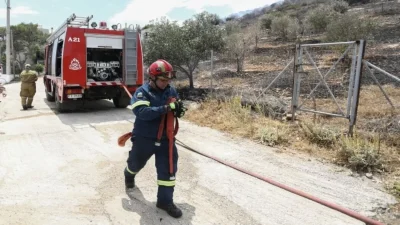 Φωτιά τώρα στο Λουτράκι