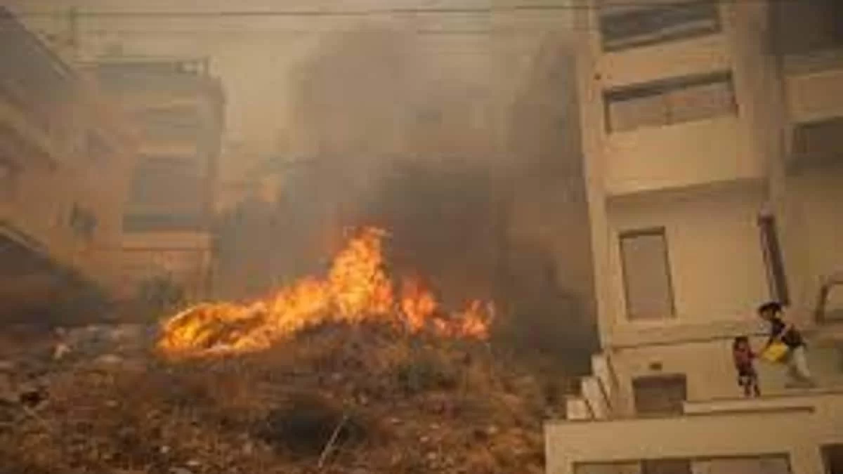 Φωτια στη Βούλα: Κατευθύνεται στη Βάρη - Εκκενώνονται και τα παιδικά χωριά SOS