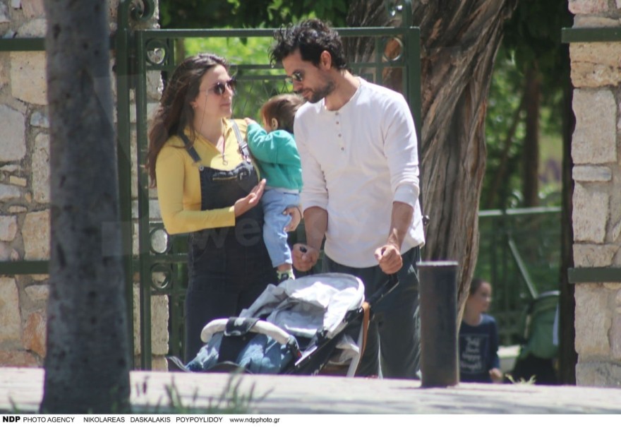 Αυγουστίδης και Κρασσά βόλτα με τον γιο τους