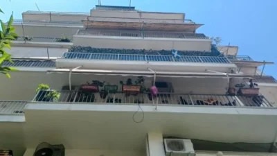 Παγκράτι: Μητέρα δύο παιδιών η 36χρονη που έπεσε από το μπαλκόνι