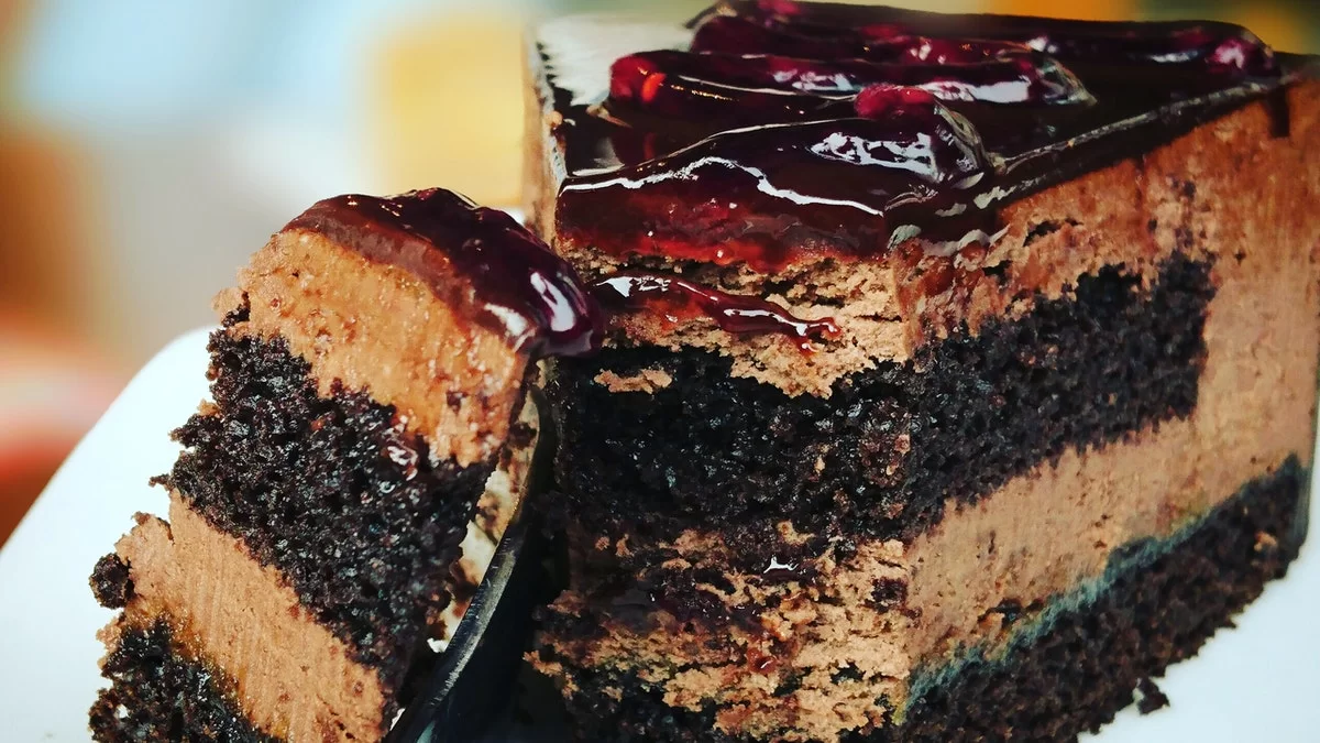 Έχει λιγότερες από 300 θερμίδες: Το πιο διατροφικό και γευστικό γλυκό ψυγείου με σοκολάτα