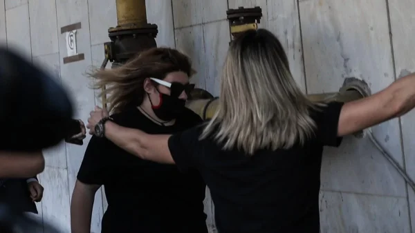 Έφτασε στη ΓΑΔΑ η Δήμητρα Πισπιρίγκου - Τα πρώτα πλάνα