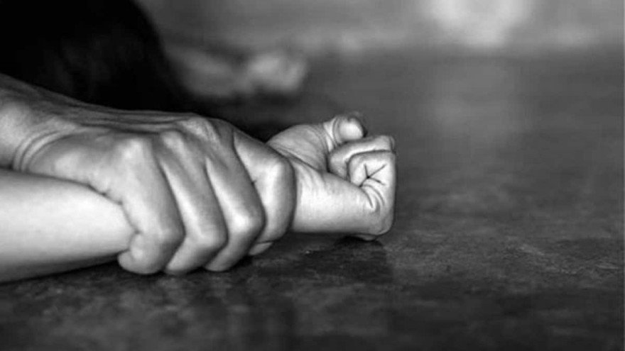 14χρονη βίωνε την απόλυτη φρίκη - Την κακοποιούσε σεξουαλικά ο σύντροφος της μητέρας της