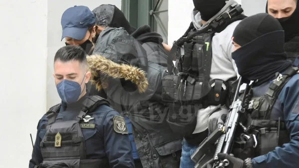 Τραγωδία Πάτρα: «Το βλέμμα της Ρούλας στις φωτογραφίες προδίδει ανησυχία»