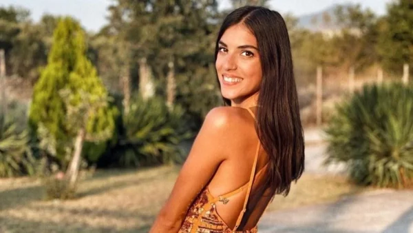 Έκανε topless σε ανοργάνωτη παραλία - ''Σούσουρο'' με την νέα φωτογραφία της Άννας Μαρίας Βέλλη