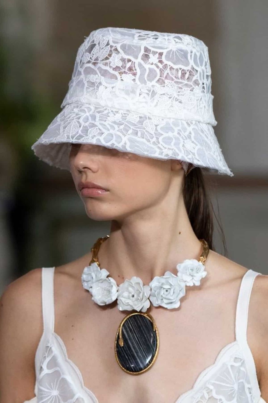 bucket hat