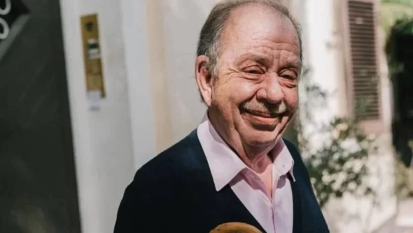 Έκανε θεραπεία με καθαρκτικό και νερό και μετά... - Η δίαιτα που ακολούθησε ο Ηλίας Μαμαλάκης και έμεινε ο μισός