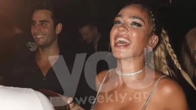 Ξαπλωμένη στο κάμπριο του γάμου - Ακομπλεξάριστη η Κόνι Μεταξά αμέσως μετά το μυστήριο