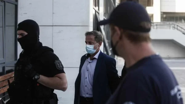 Επέστρεψαν τα χαμόγελα στο πρόσωπο του Λιγνάδη και της Κούρκουλα μετά την ανακοίνωση της αναστολής