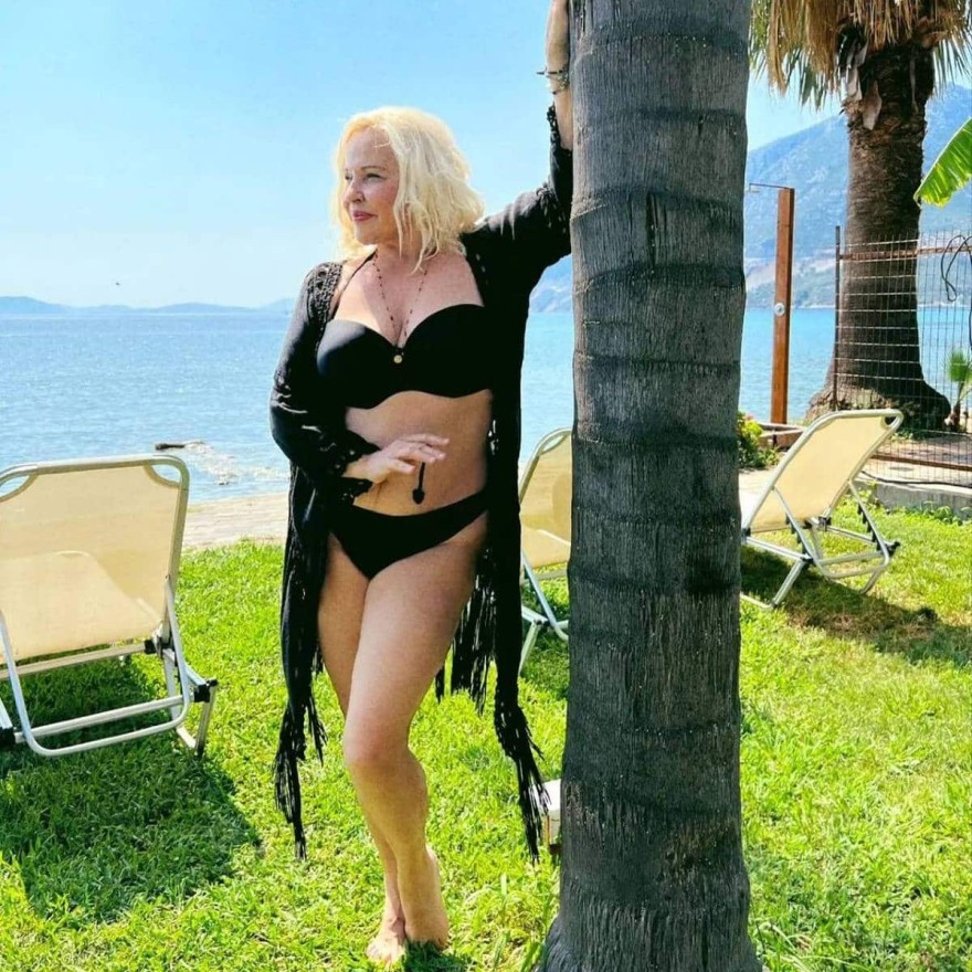 Μπέσσυ Αργυράκη μαγιό