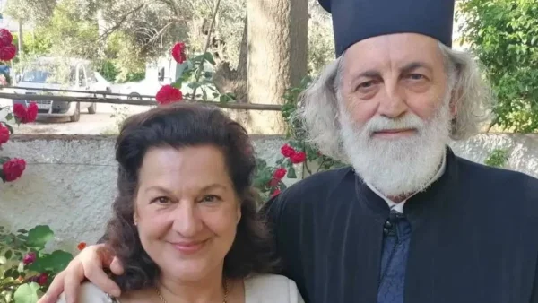Στέλλα Γκίκα: Η παπαδιά του Σασμού πόζαρε με μαγιό και "έριξε" το Instagram