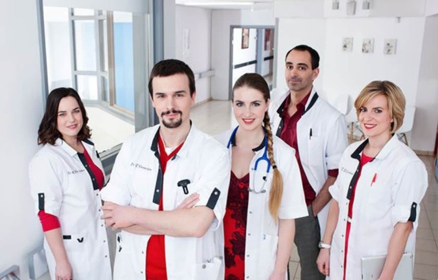 Οι πρωταγωνιστές της νέας σειράς Κλίνική