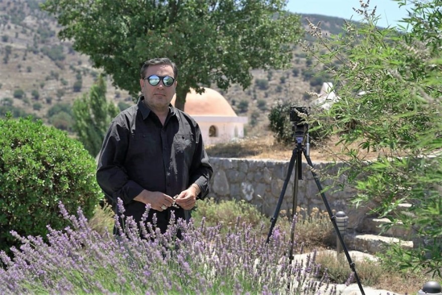 Ο Χρήστος Βασιλόπουλος στα γυρίσματα της νέας του εκπομπής
