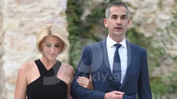 H απώλεια που έζησαν Σία Κοσιώνη και Κώστας Μπακογιάννη λίγο πριν ανέβουν τα σκαλιά της εκκλησίας