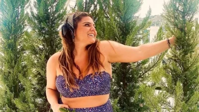 Έτσι σηκώνει τα "οικογενειακά της βάρη" - Η φωτογραφία της Μπάρκα με τον γιατρό της Σερίφου που κάνει τον γύρο του διαδικτύου