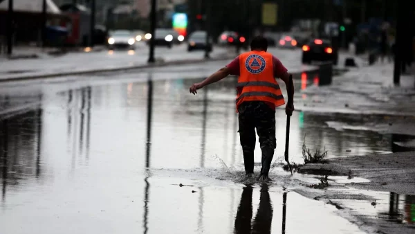 Μήνυμα του 112 για την κακοκαιρία στην Θεσσαλονίκη - «Αποφύγετε άσκοπες μετακινήσεις»