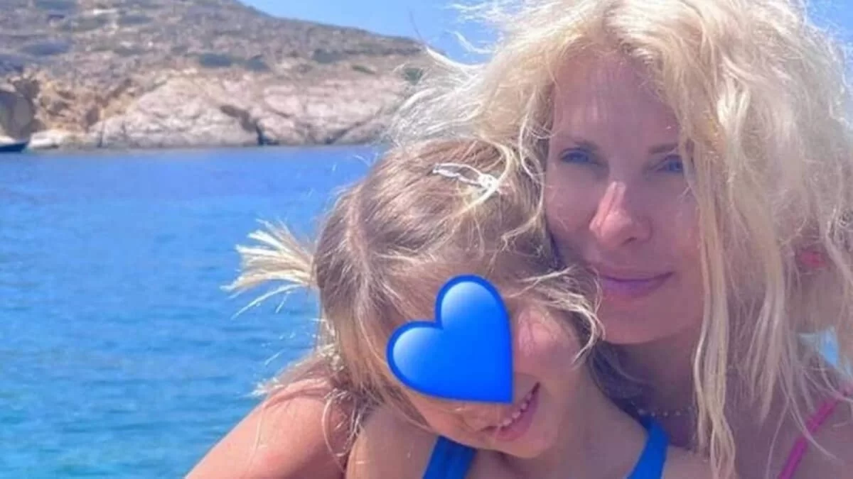 Γίνεται σπάνια αλλά η Ελένη Μενεγάκη το έκανε - Η αποκάλυψη για τους νονούς της μικρής Μαρίνας Παντζοπούλου