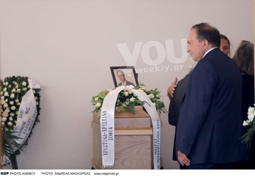 Ο Στέλιος Πέτσας στην κηδεία του Σταύρου Ψυχάρη