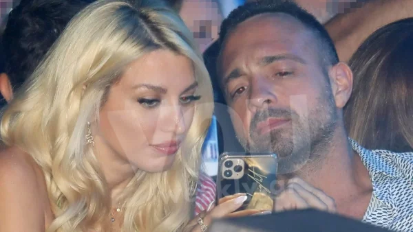 Η κοιλίτσα της διέγραφε μέσα από το κολλητό φόρεμα της - Η πρώτη δημόσια εμφάνιση της Σπυροπούλου στον 6ο μήνα εγκυμοσύνης