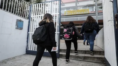 Σχολεία: Επιστροφή αύριο στα θρανία για τους μαθητές