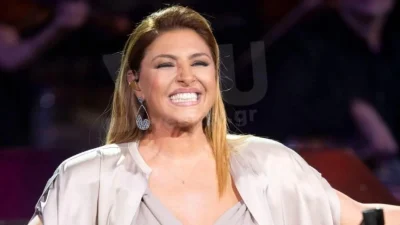 Κατάξανθη με πράσινο φόρεμα - «Γκρέμισε» το πλατό του The Voice η Έλενα Παπαρίζου με την συγκλονιστική εμφάνιση της