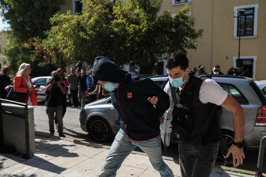 Στον ανακριτή ο 53χρονος και ο 42χρονος που κατηγορούνται για τον βιασμό 12χρονης στον Κολωνό
