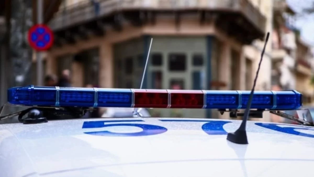 Τραγωδία στο Σύνταγμα: Άνδρας προγειώθηκε στο δρόμο ύστερα από πτώση από μεγάλο υψόμετρο